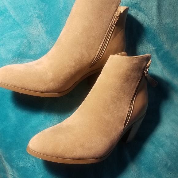 Ankle boots with heel - Picture 4 of 4